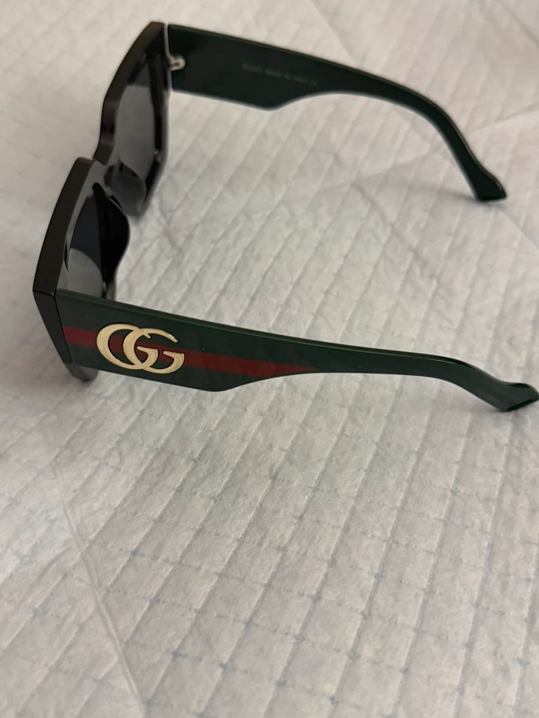 Gucci Sunglasses with Case - photo 4
