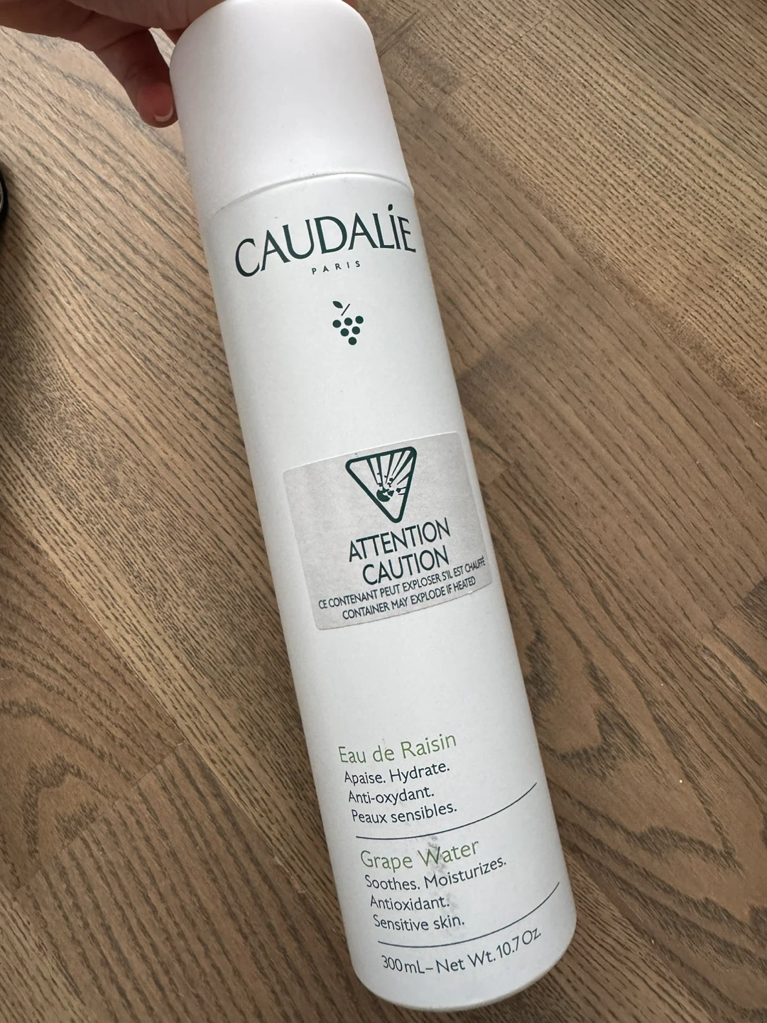 New but fallen sprayer Caudalie Grape essence 300ml