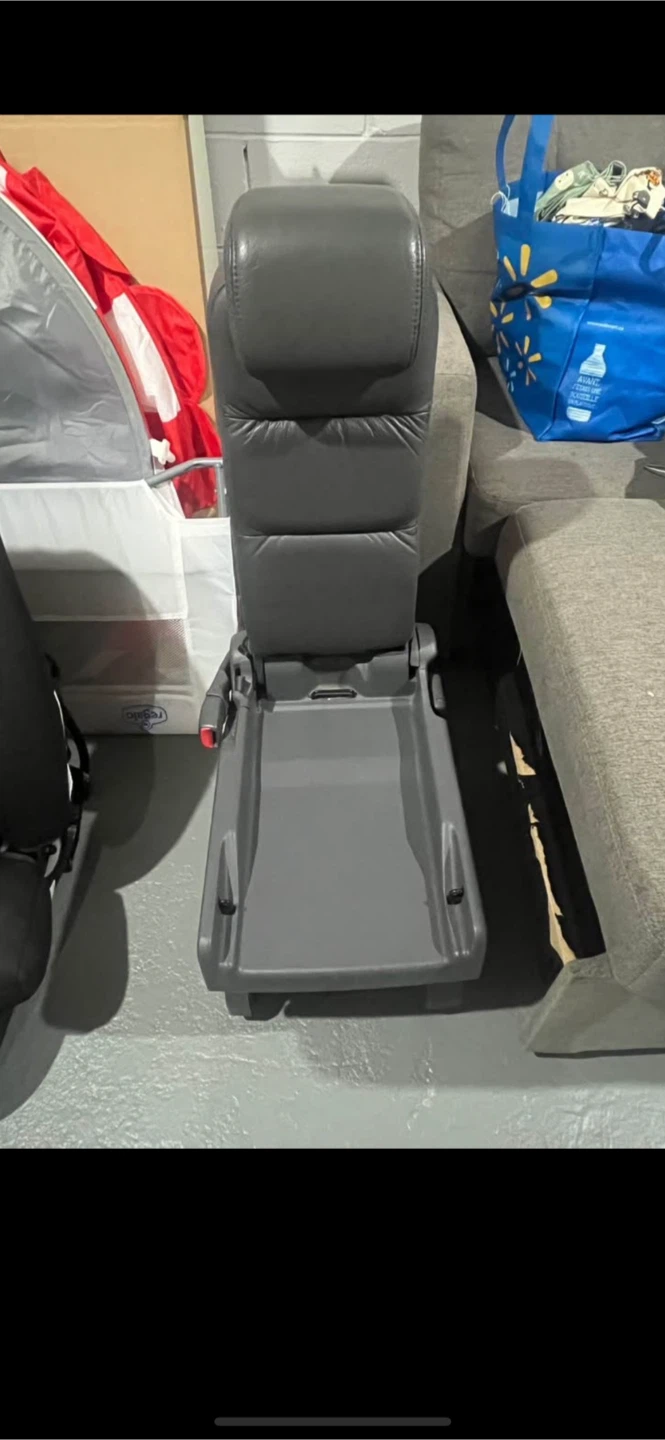 Minivan Middle Seat / Console - photo 3