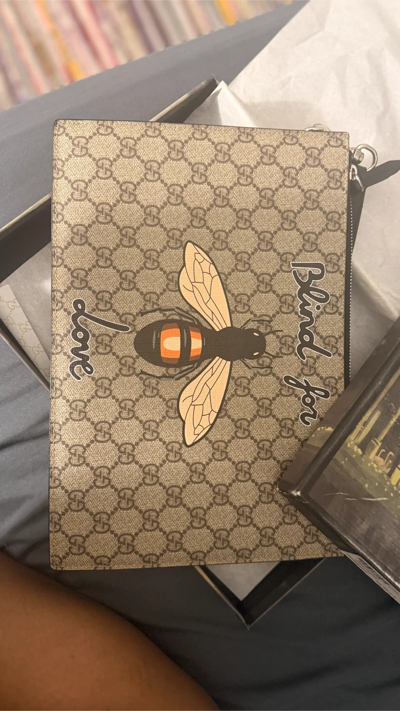 Gucci Blind for Love Bee Pouch - photo 4