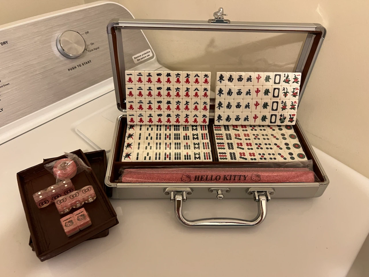 Hello Kitty Mahjong Set in Case