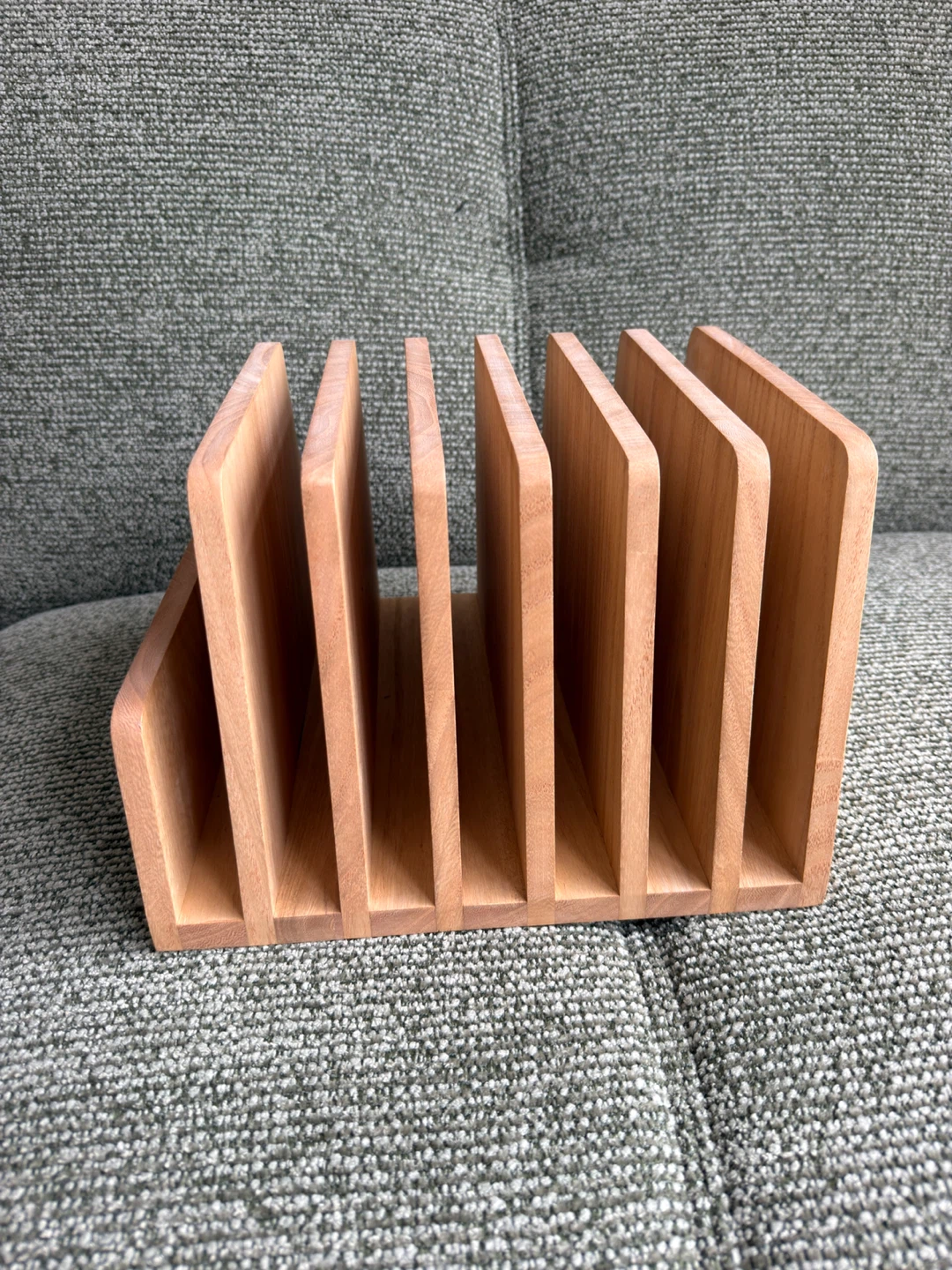KIRIGEN Wooden Organizer, 5-Slot File / Magazine Holder for Desk - photo 5
