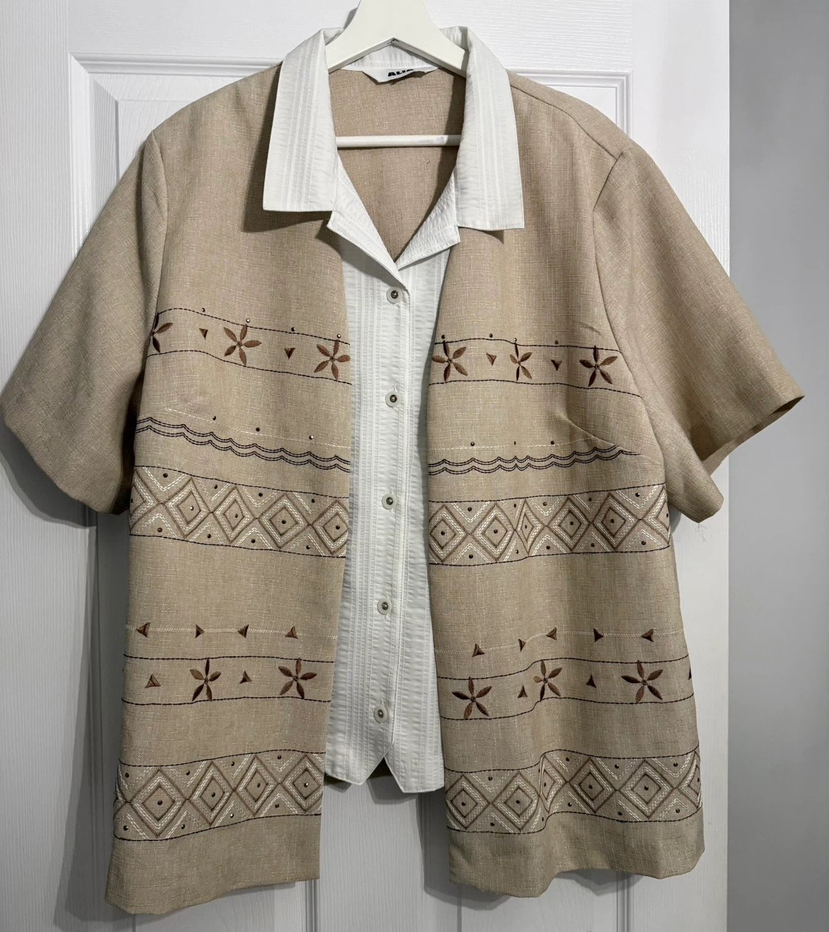 Alia Embroidered Beige Twofer Shirt - photo 2