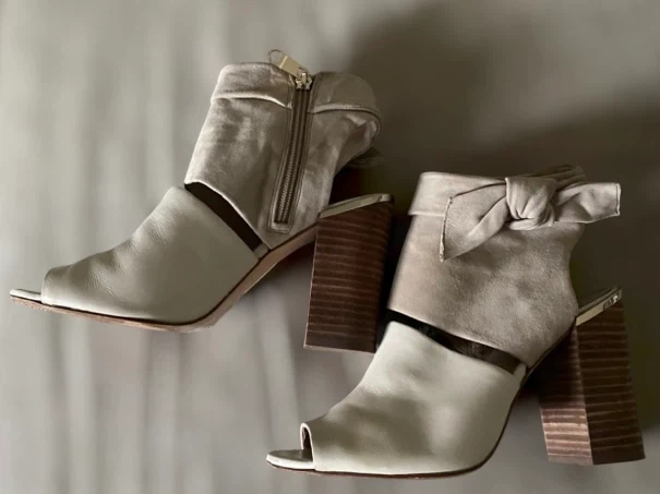 Louise et Cie Cream Peep Toe Booties Heels, Size 8.5 - photo 5