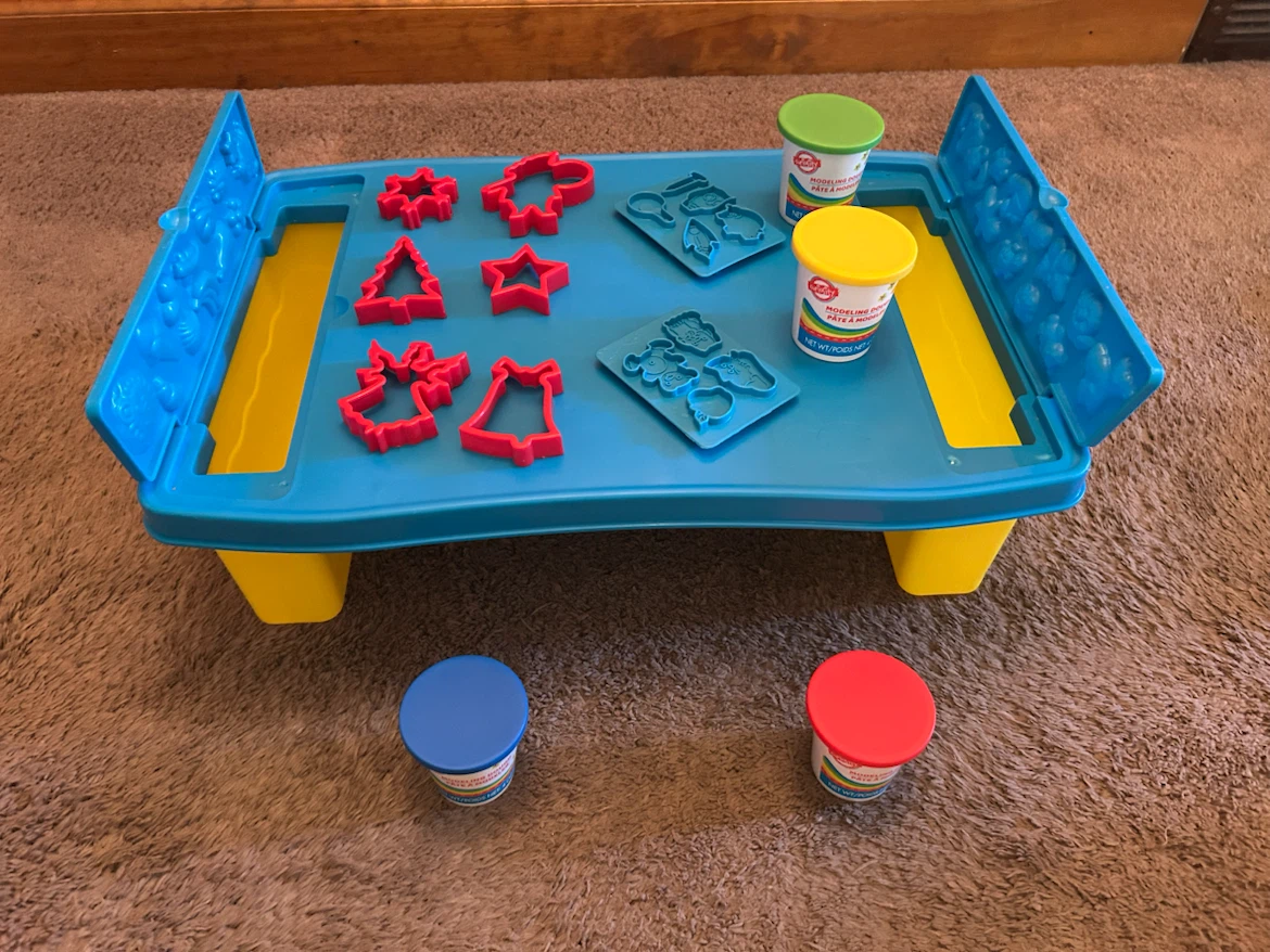 Play-Doh  Table with accessories - photo 3