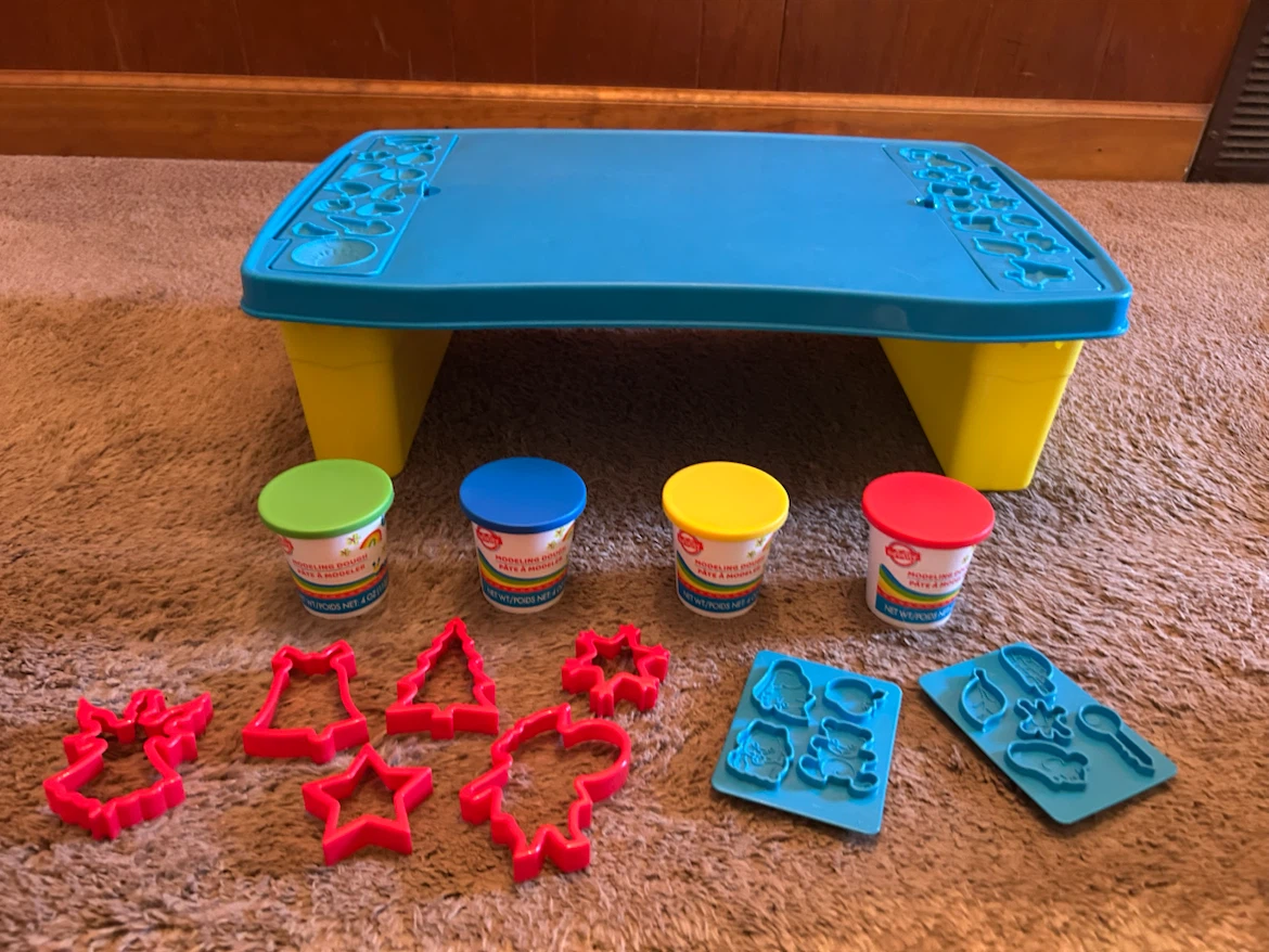 Play-Doh  Table with accessories - photo 4