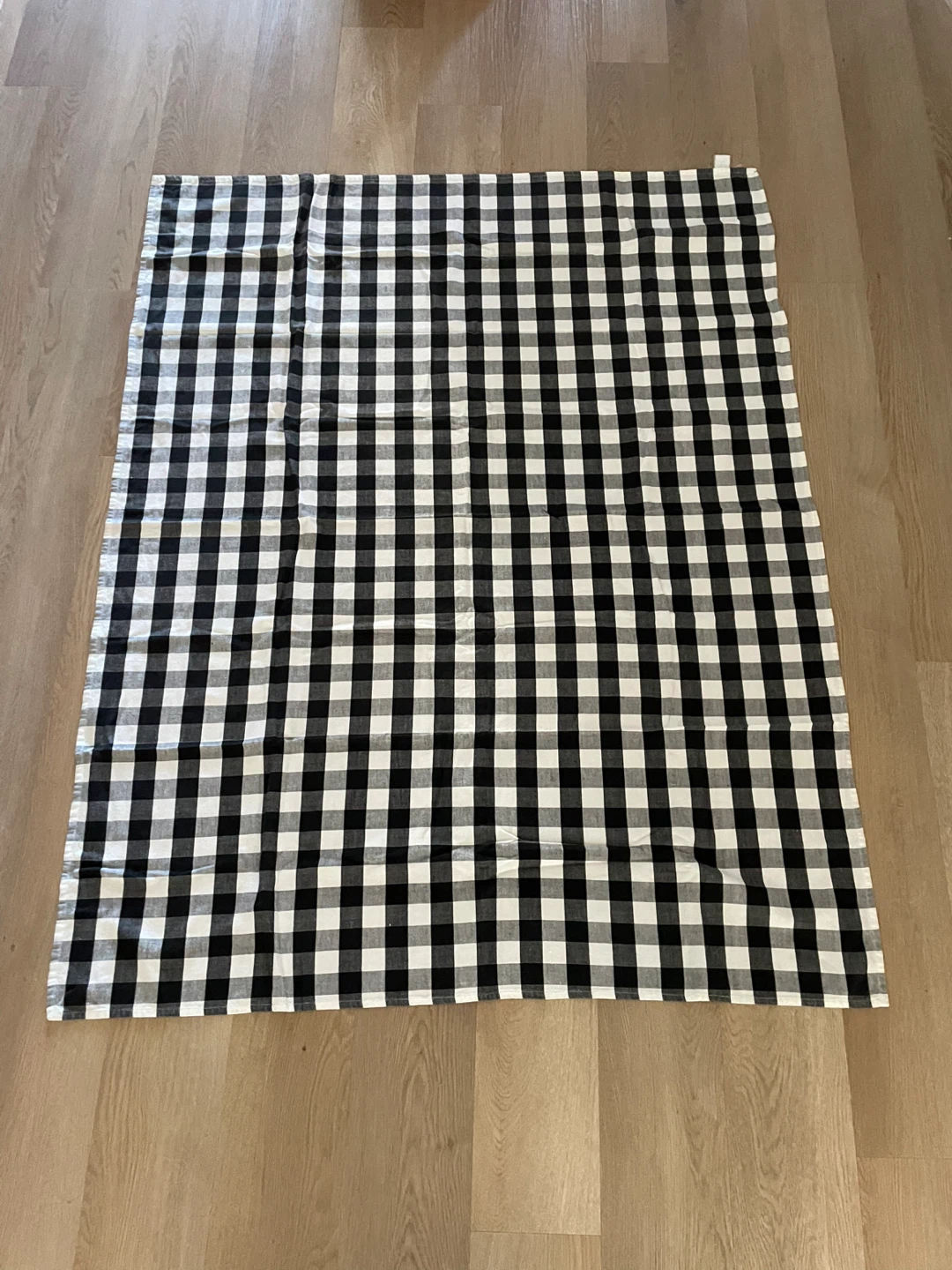 Black and White Checkered Tablecloth - photo 2