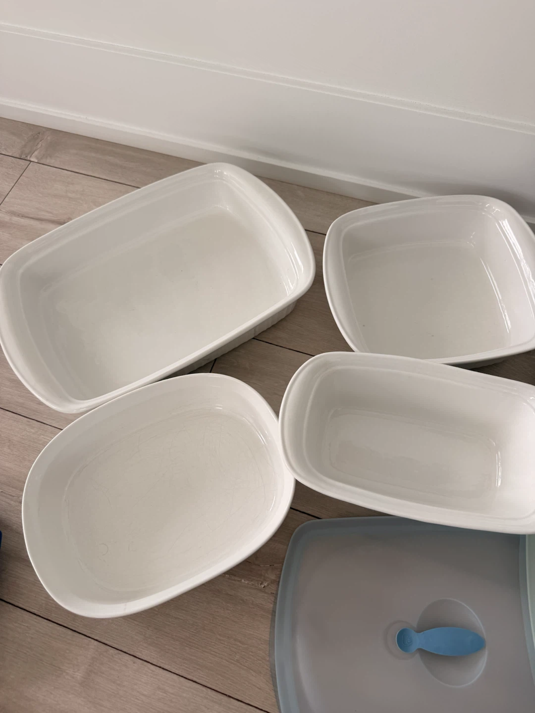 CorningWare FrenchWhite Bakeware Set – 4 Dishes + Lids & Rack