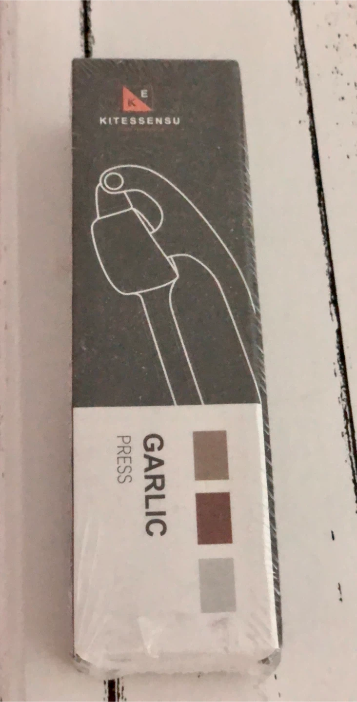 New in package, Garlic press