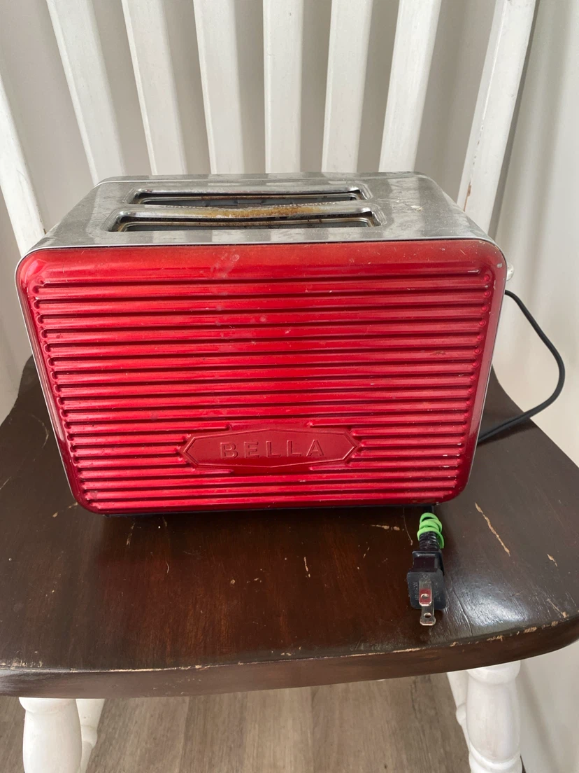 Bella 2-Slice Toaster in Red