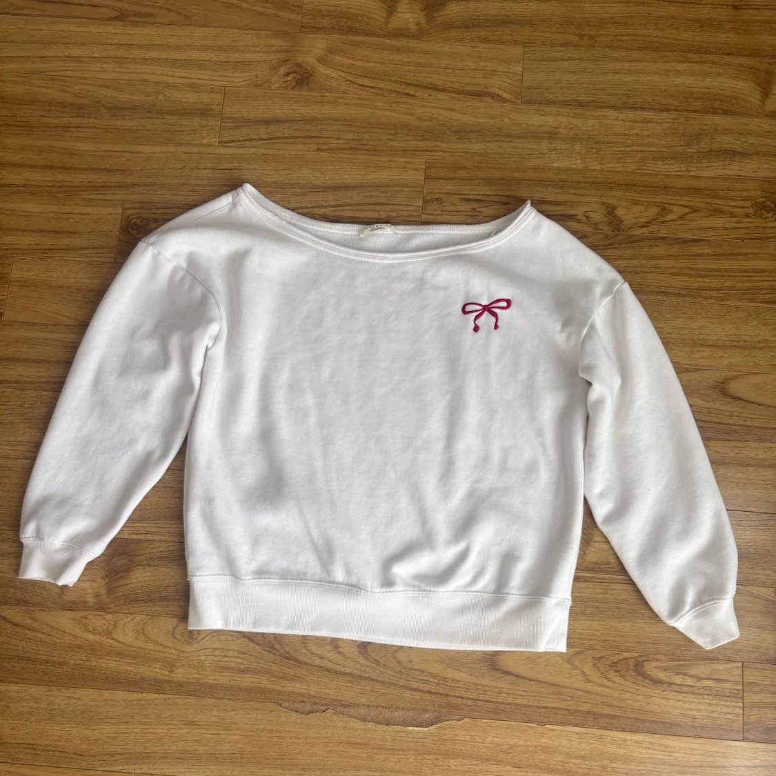 Ardene White Sweatshirt with Bow