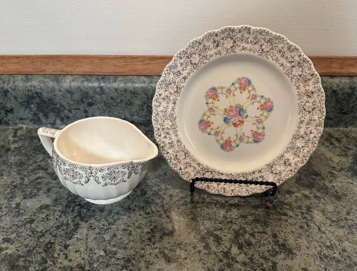Sebring Pottery Fortune KS518 Creamer and Plate - photo 3
