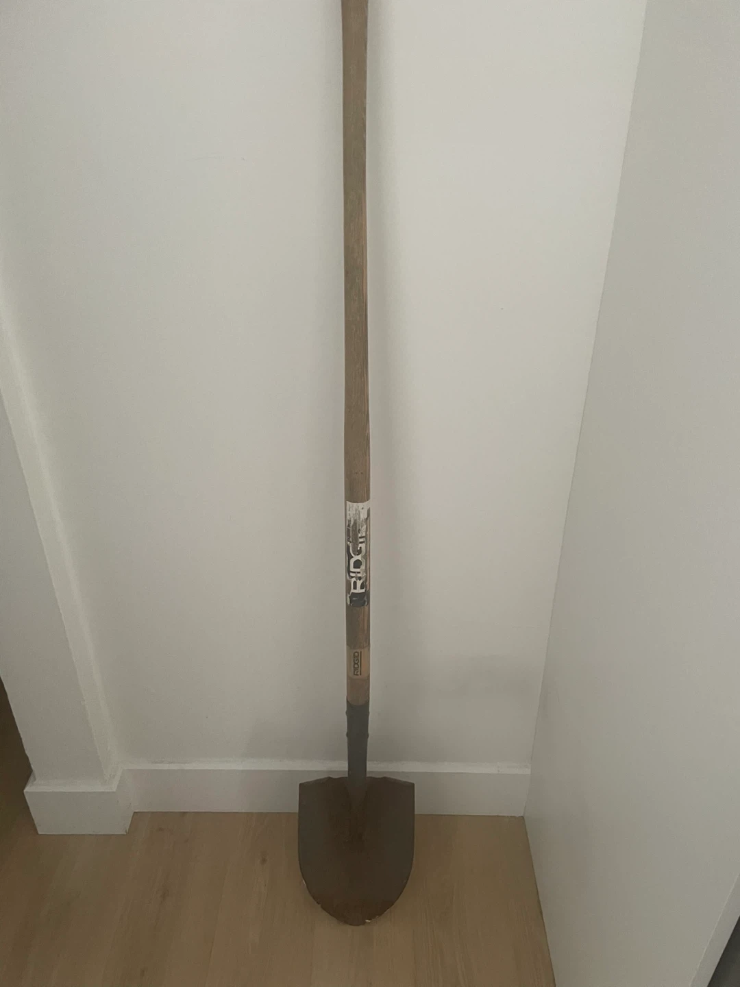 Ridgid Long-Handle Pointed Shovel