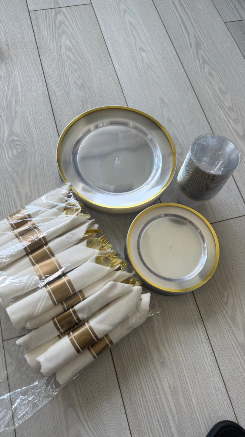 Golden plastic dinnerware set + paper party set