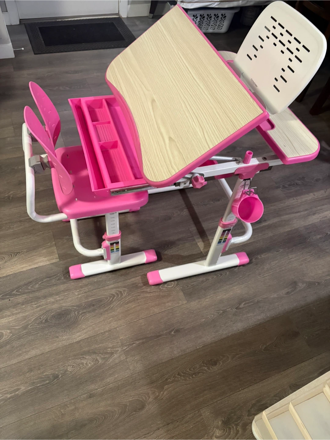 PrimeCables Ergo Kids Adjustable Desk and Chair Set - photo 2