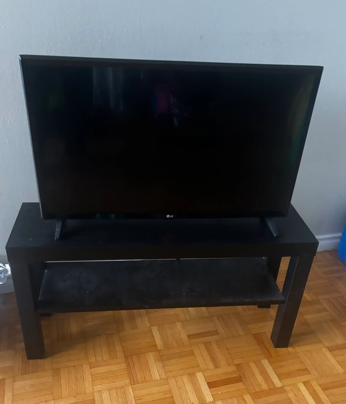 LG 32-inch LED TV