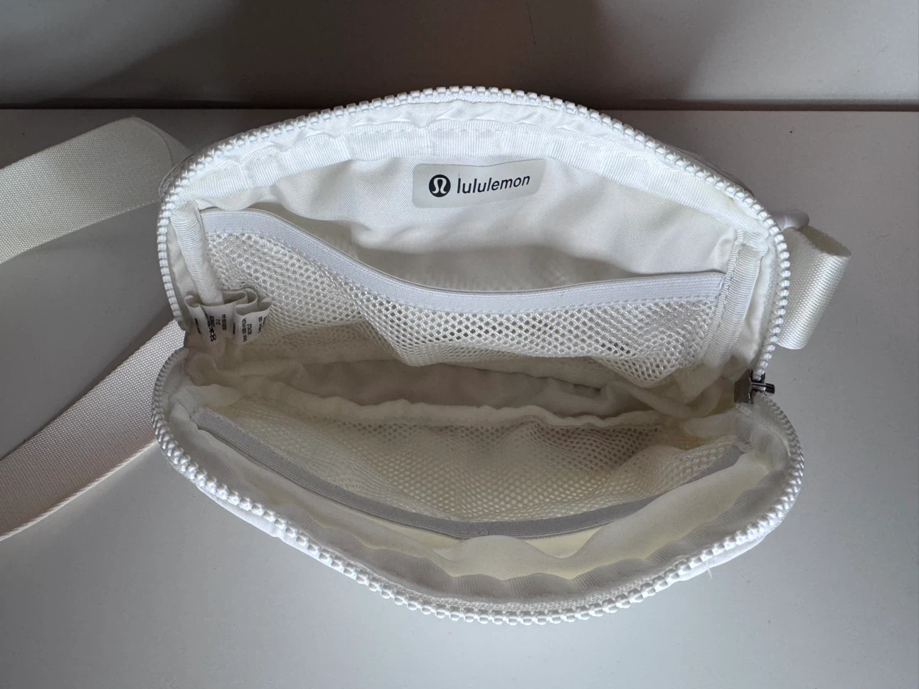 Lululemon Belt Bag White - photo 4