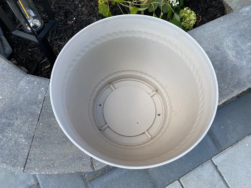 Large Gray Plastic Planter Pot - photo 2