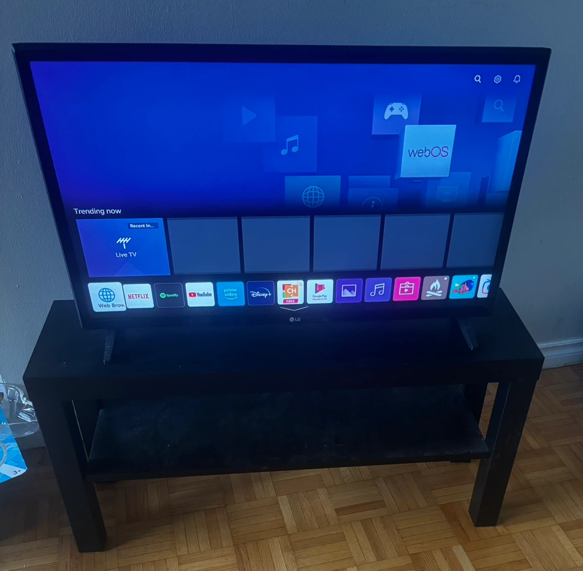 LG 32-inch LED TV - photo 2