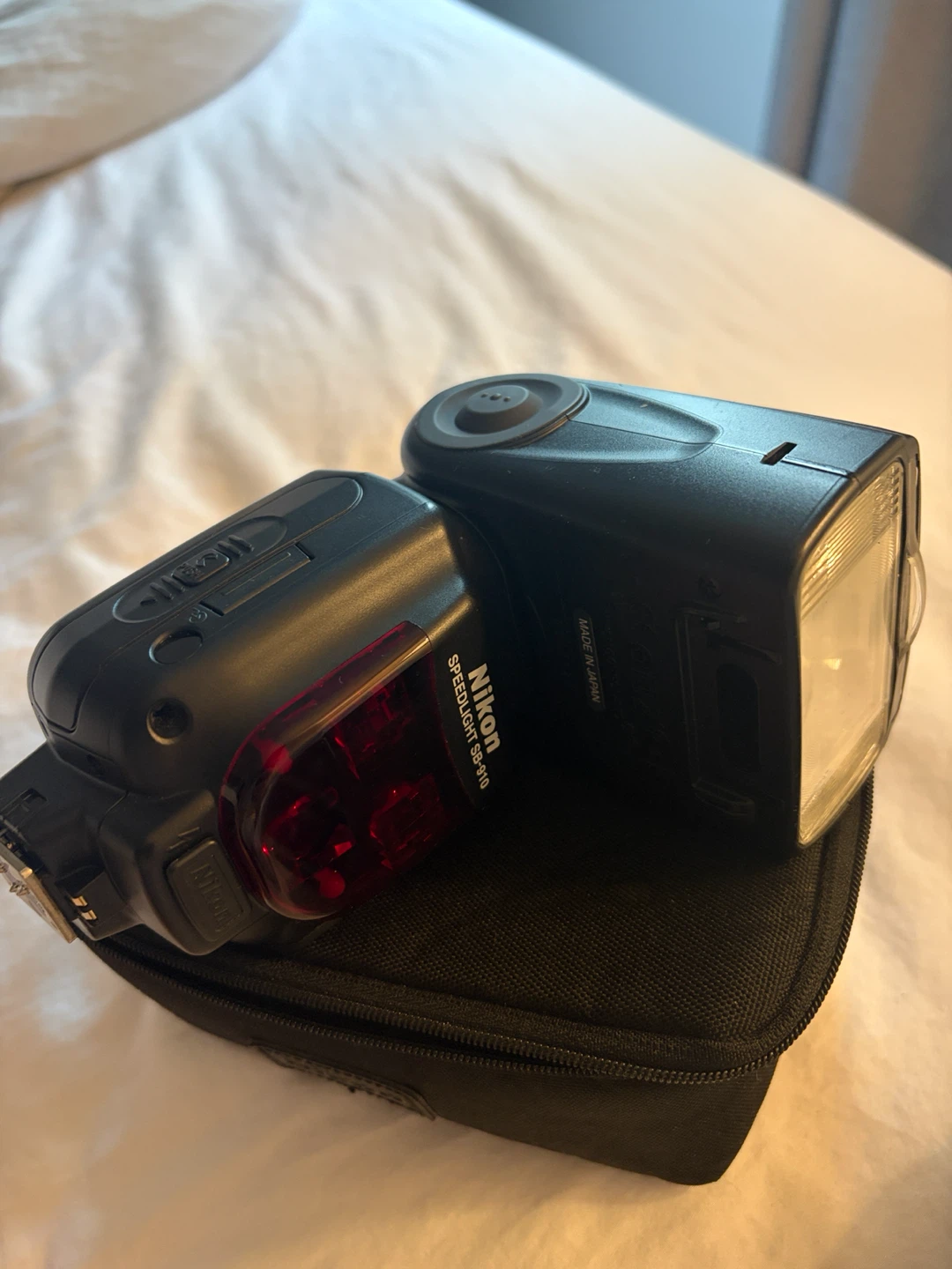 Nikon Speedlight SB-910 Flash with Case