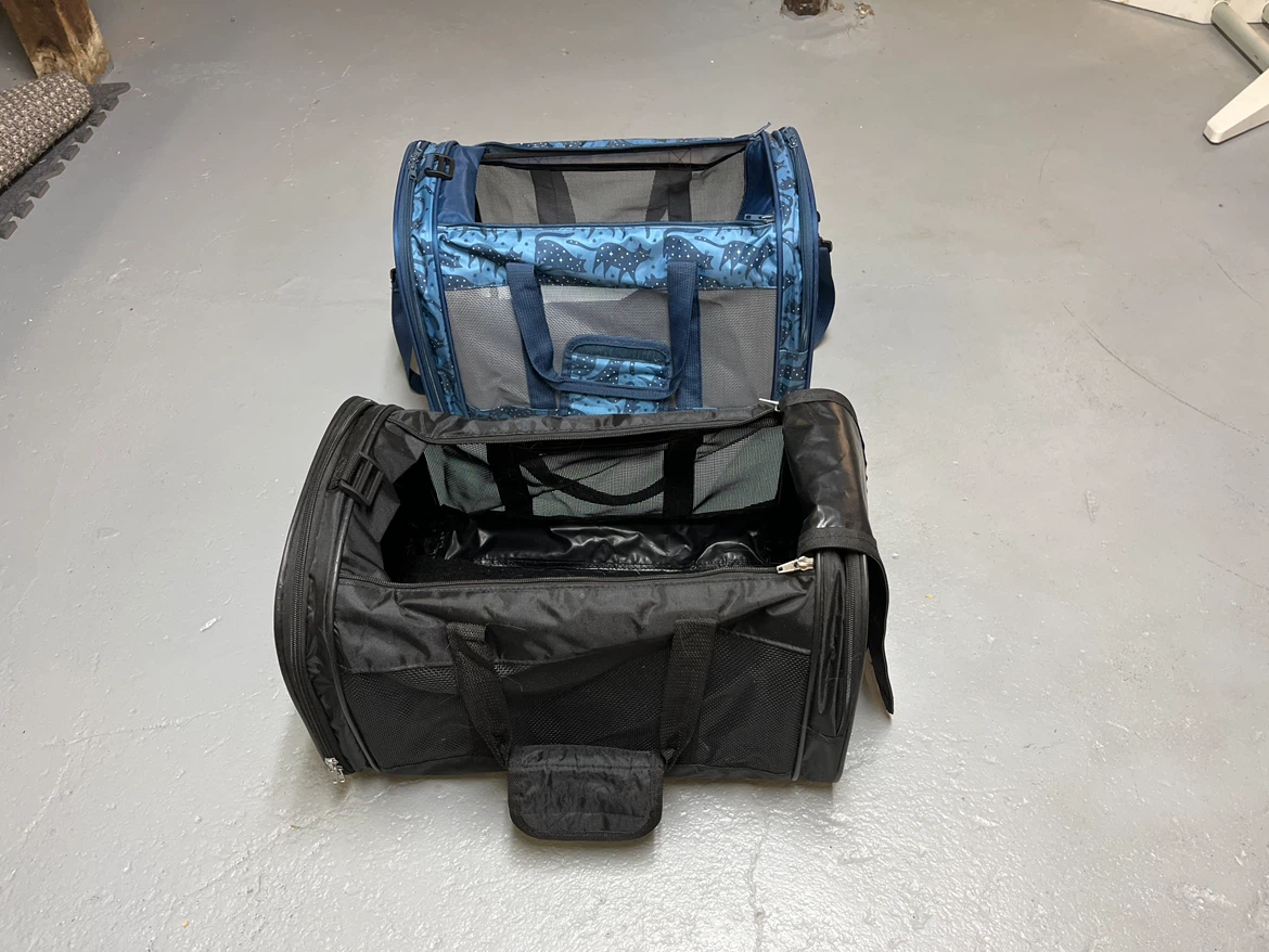 Two soft-sided pet carriers - photo 2
