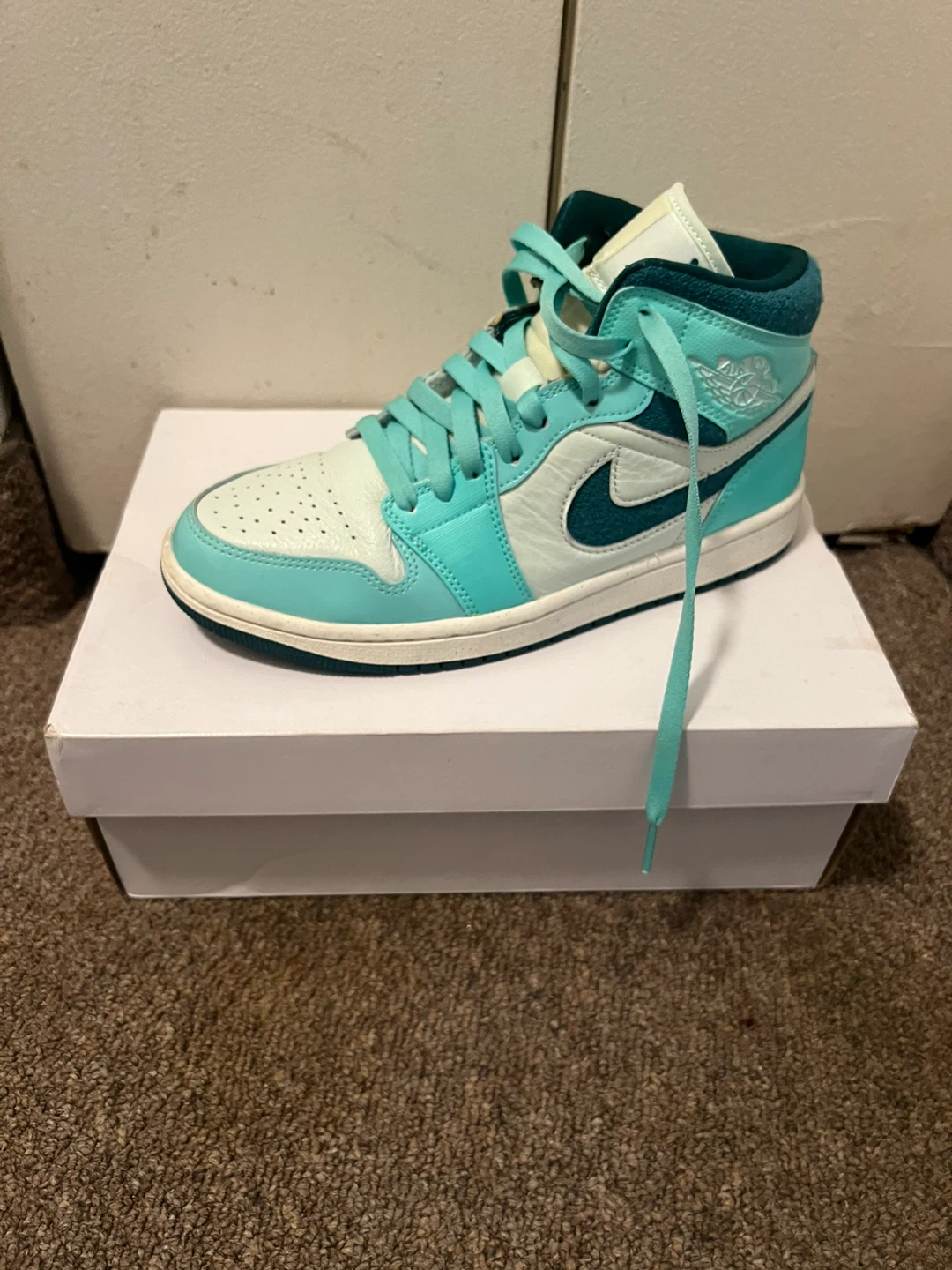 Air Jordan 1 Mid SE Teal Tint