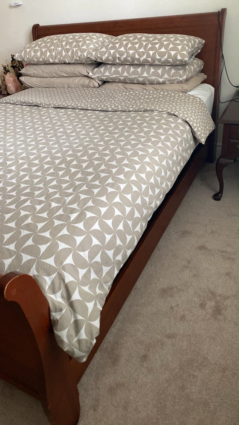 Queen Size Solid Wooden  Bed Frame - photo 2