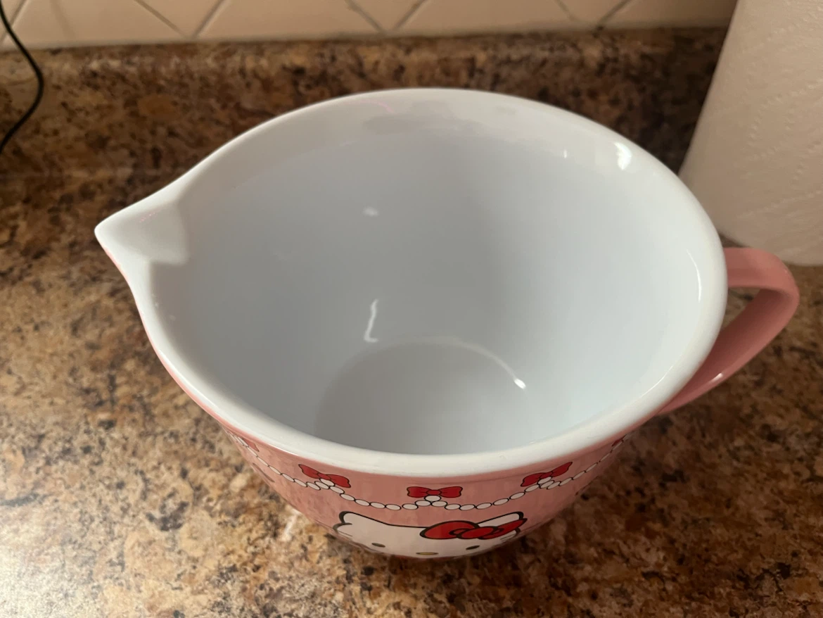Hello Kitty Mixing Bowl 🥣 🧁 - photo 2