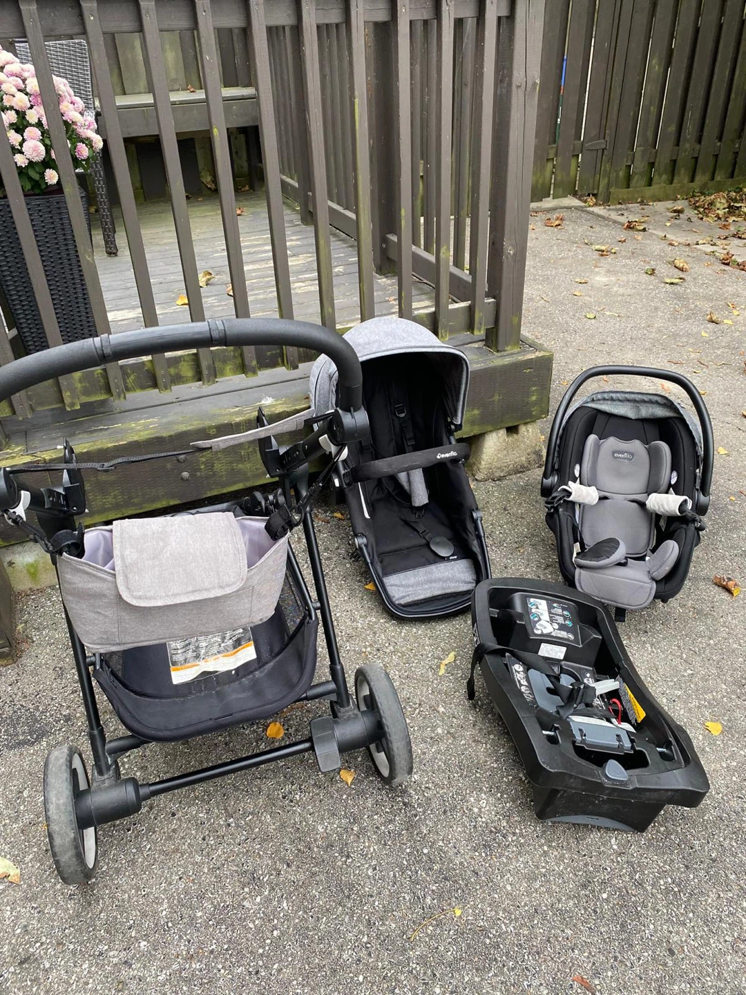 Evenflo Pivot Xpand Modular Travel System
