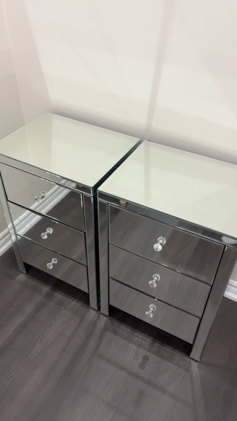 Two Mirrored Nightstands - photo 2