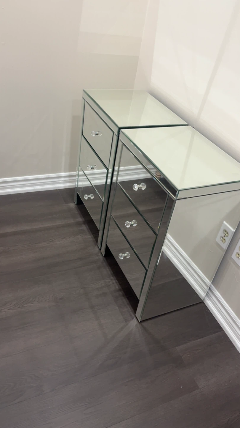 Two Mirrored Nightstands - photo 4