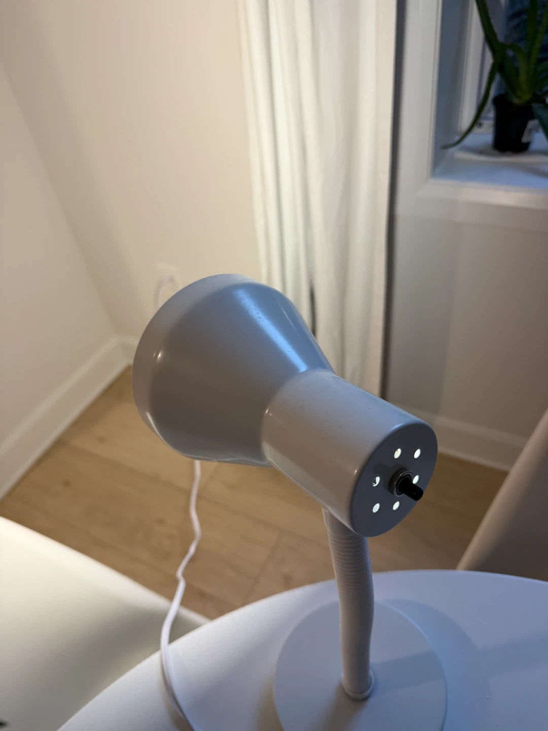Globe Electric White Desk Lamp - photo 3
