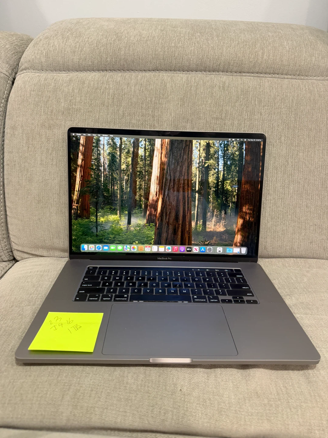 MacBook Pro 16” 1Tb 16gb ram i9