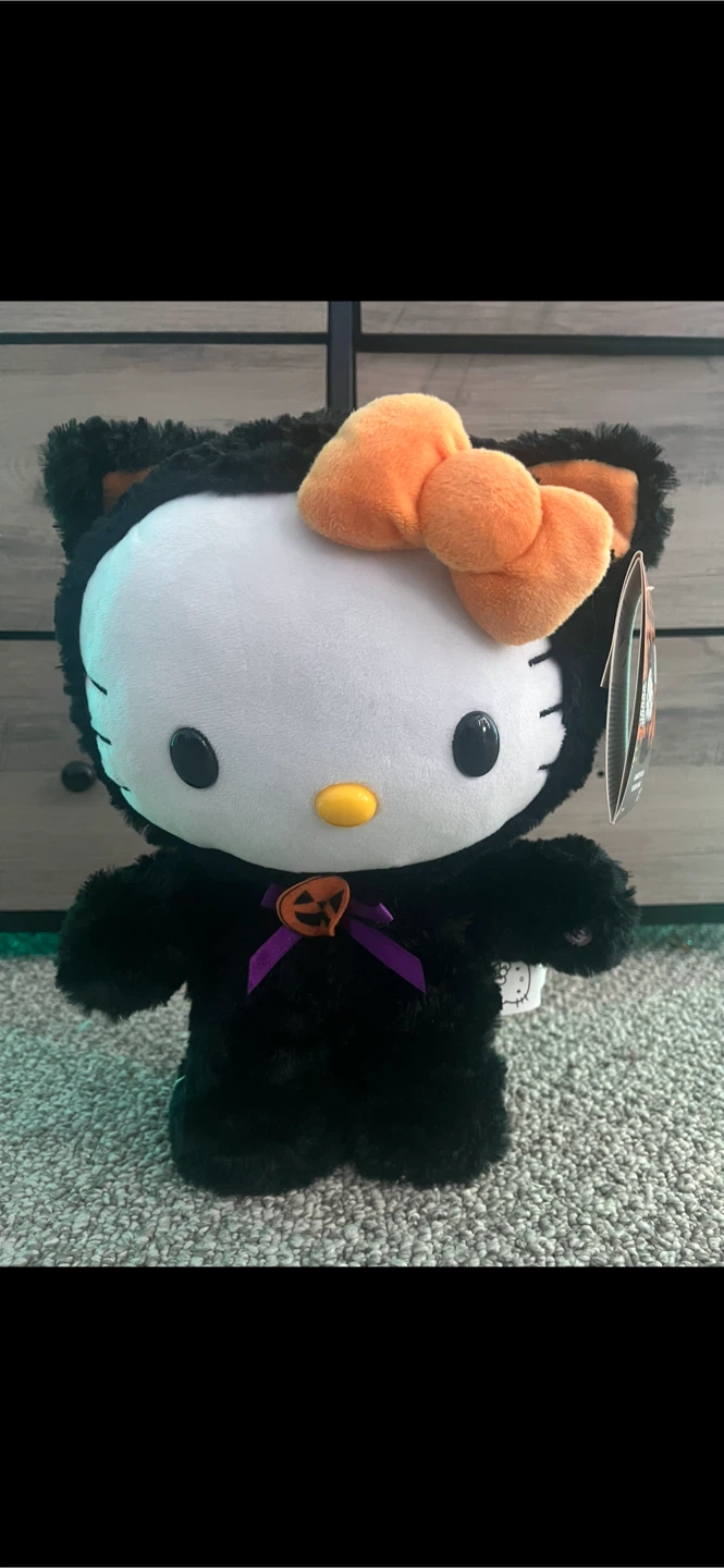 Hello Kitty Halloween Greeter🖤🎃