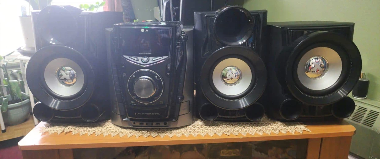LG Mini Hi-Fi Audio System with 3 Speakers - photo 2