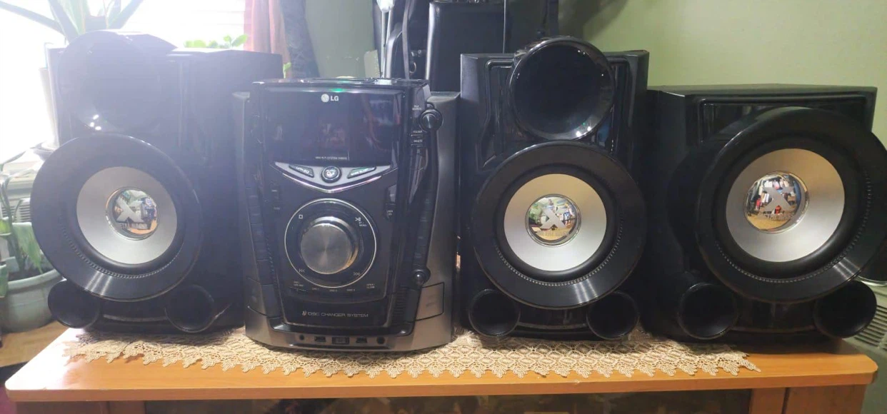 LG Mini Hi-Fi Audio System with 3 Speakers - photo 4