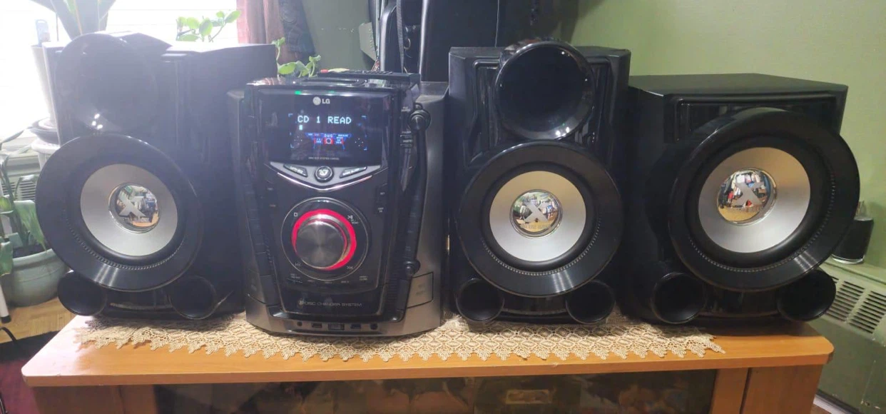 LG Mini Hi-Fi Audio System with 3 Speakers - photo 5