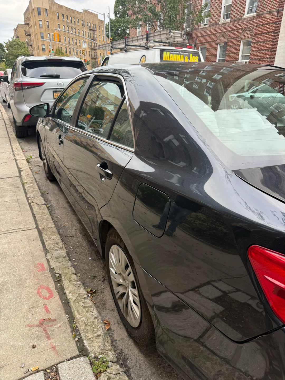 Toyota Camry Hybrid - photo 2