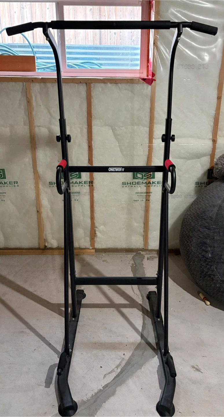 ONETWOFIT Power Tower Pull Up Station