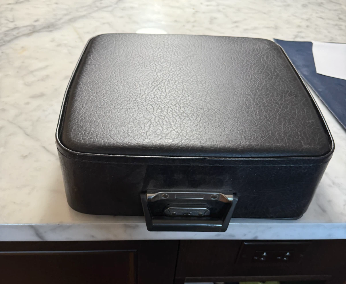 Maritsa 12 Portable Typewriter - photo 3