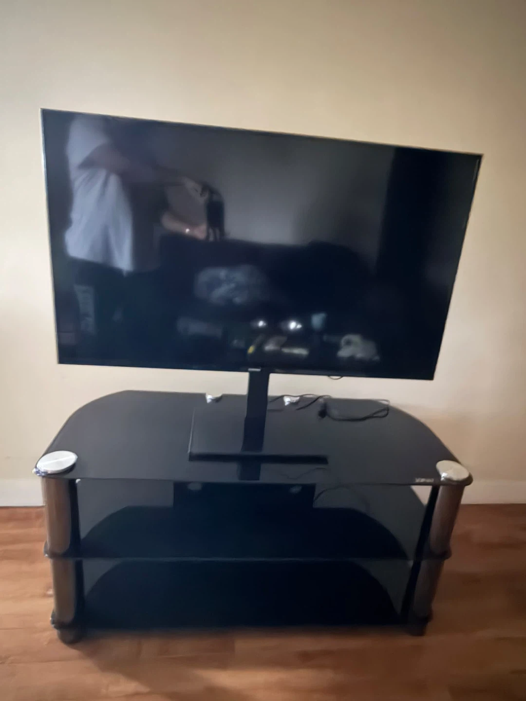 Samsung Television with Mount - photo 5