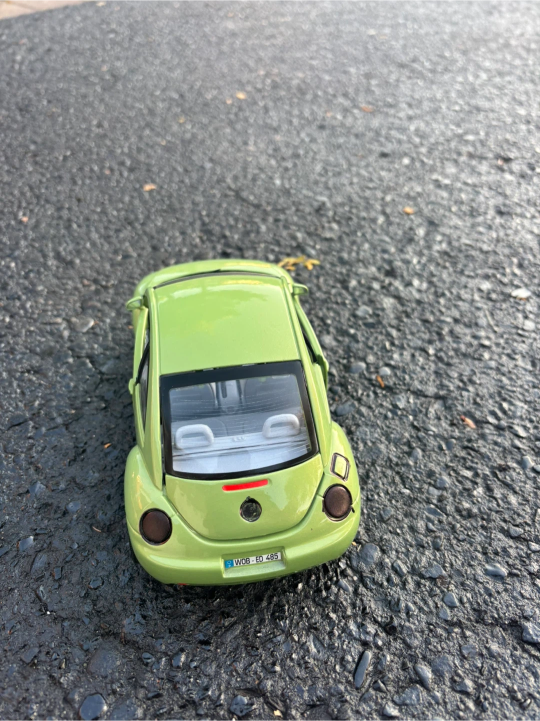 Volkswagen New Beetle Diecast Model - photo 3