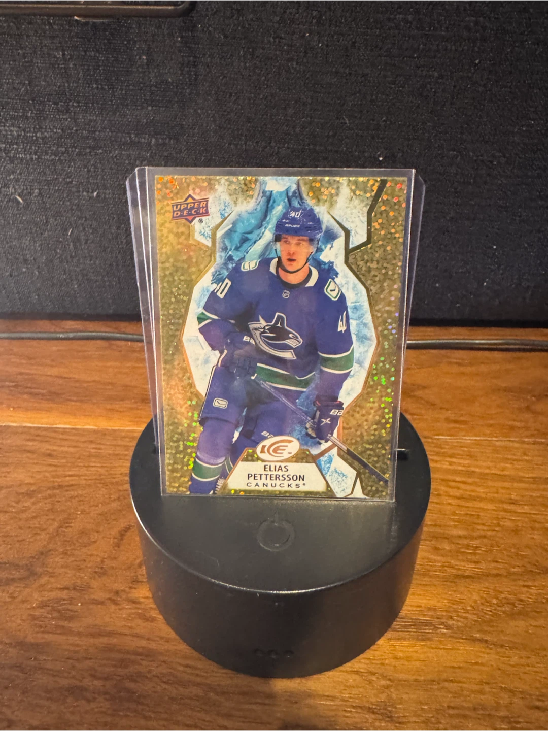Vancouver Canucks Upper Deck 21-22 Ice #41 Elias Pettersson Gold
