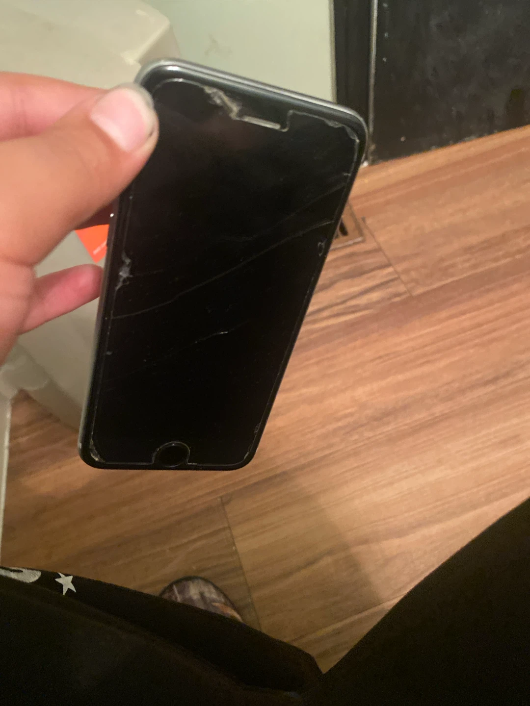 Used Apple iPhone 8/ 8Swith Cracked Screen