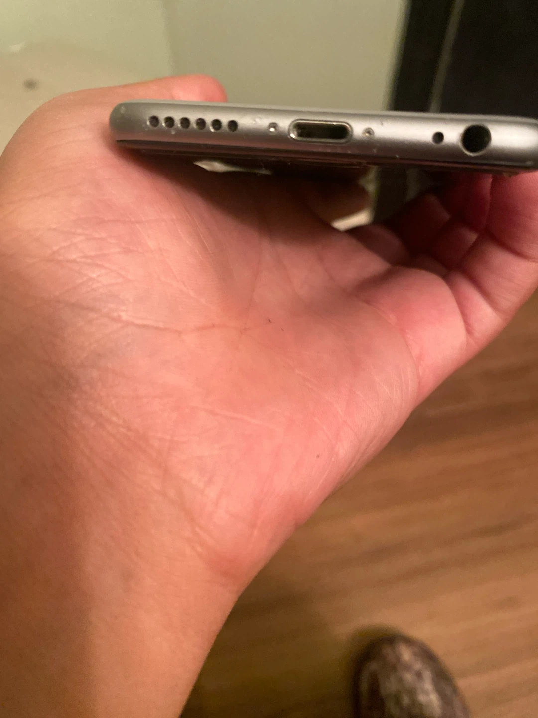 Used Apple iPhone 8/ 8Swith Cracked Screen - photo 2