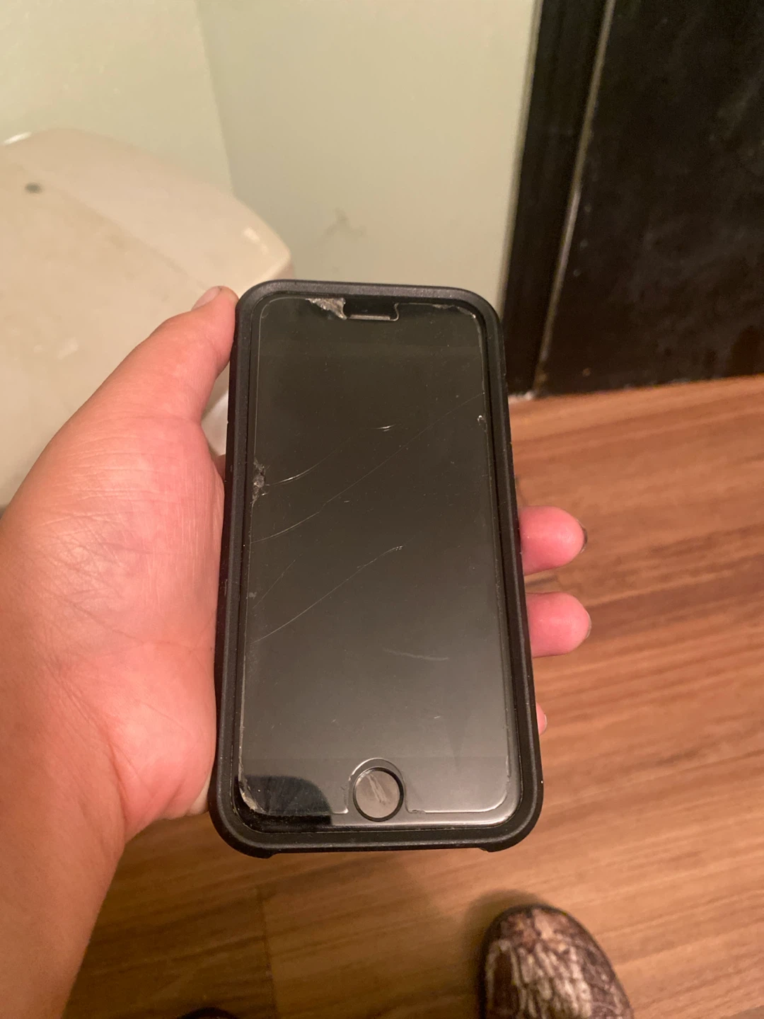 Used Apple iPhone 8/ 8Swith Cracked Screen - photo 3