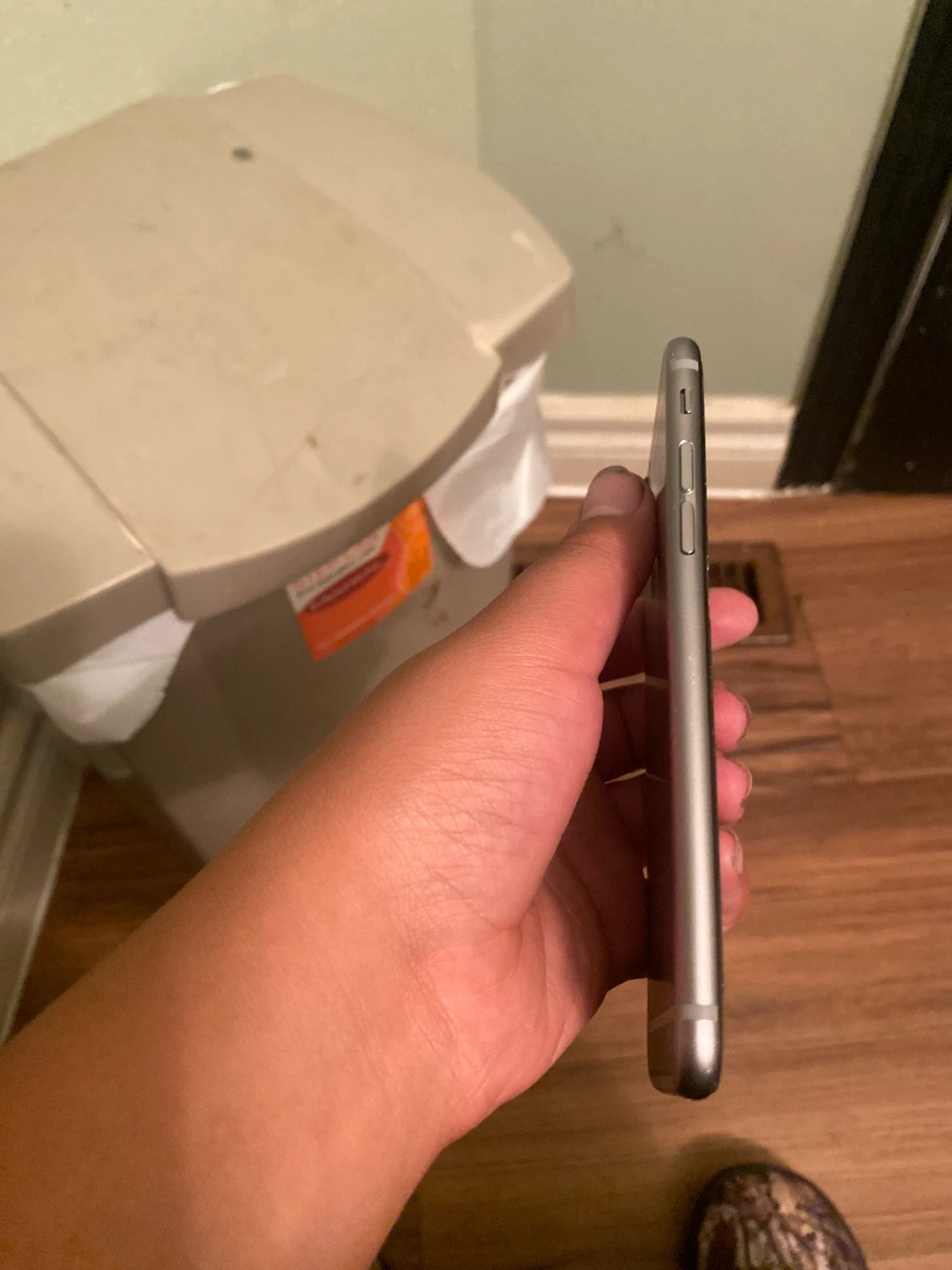 Used Apple iPhone 8/ 8Swith Cracked Screen - photo 5
