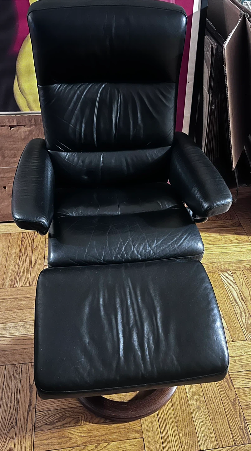 Ekornes Stressless Recliner with Ottoman - photo 2