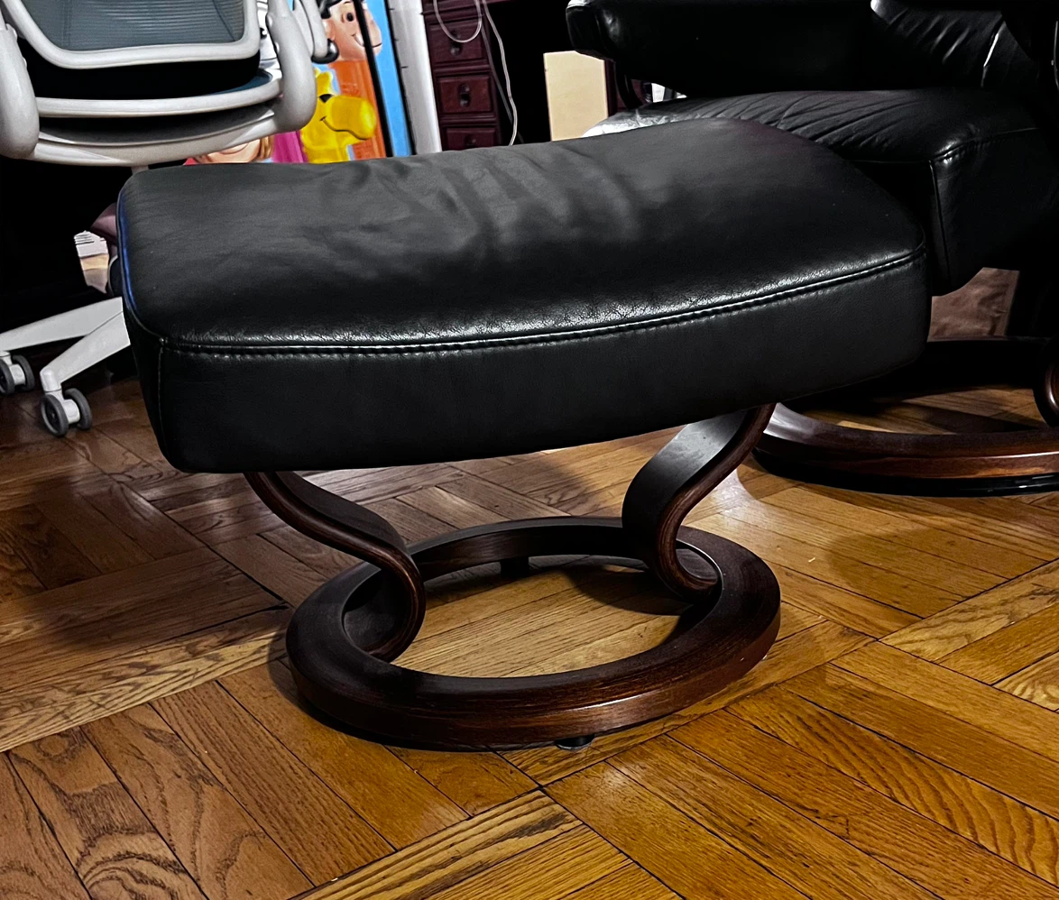 Ekornes Stressless Recliner with Ottoman - photo 3