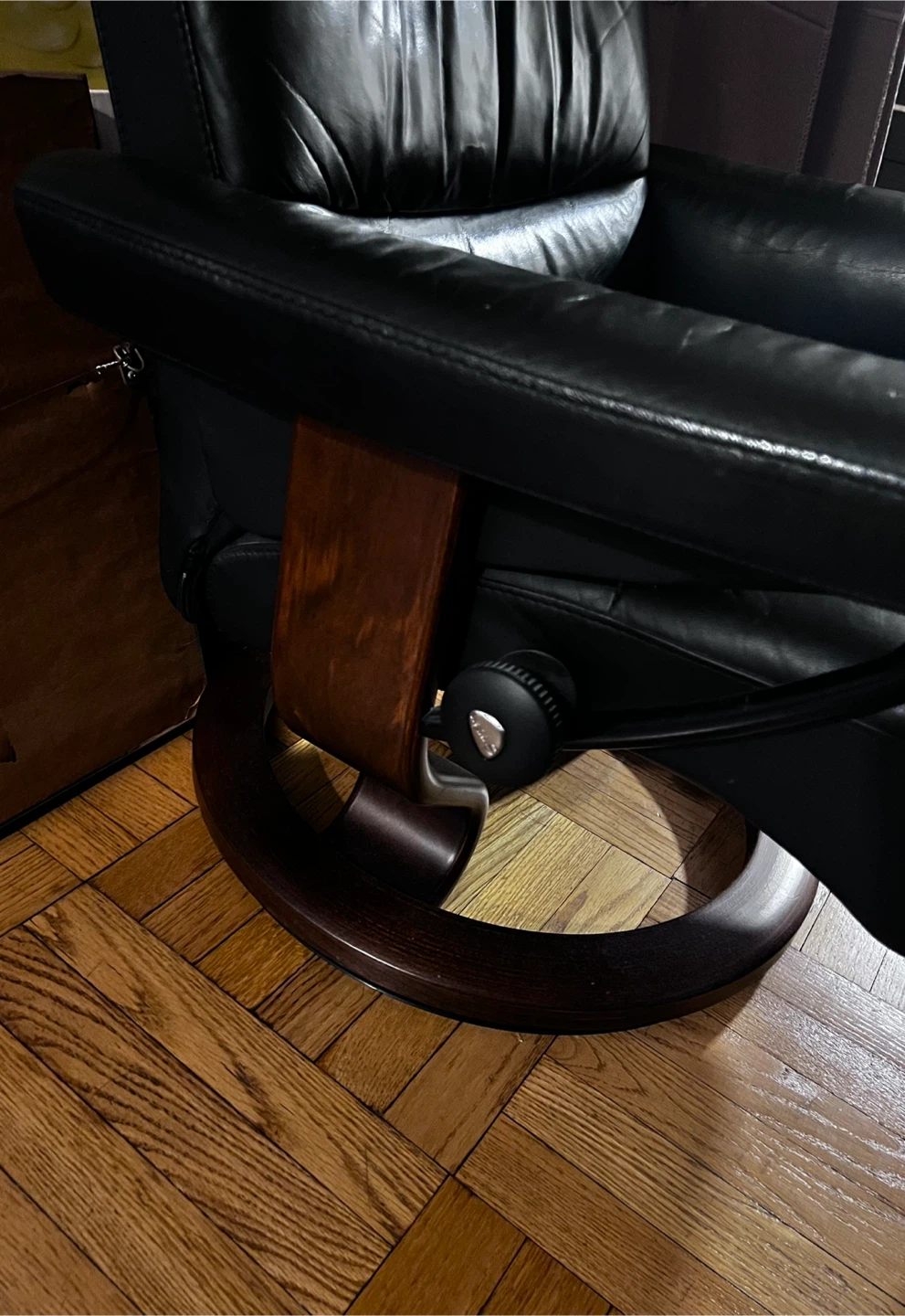 Ekornes Stressless Recliner with Ottoman - photo 4